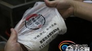 ?？谌齺唭傻厥乘幈O(jiān)部門突擊檢查當?shù)丶t糖饅頭生產(chǎn)銷售點