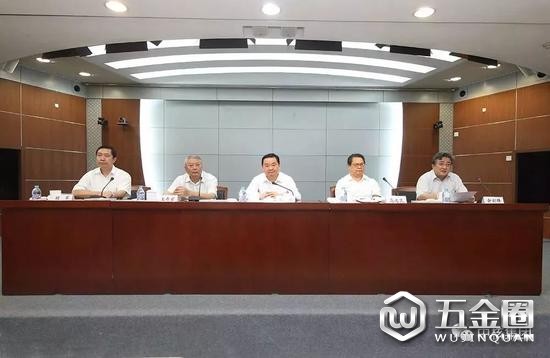 從左至右：顧軍、王壽君、國資委黨委書記郝鵬、中組部副部長高選民、余劍鋒