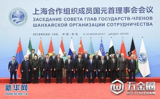 會前，習(xí)近平同與會各方在迎賓廳集體合影