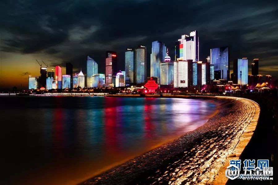 ▲這是4月14日拍攝的青島浮山灣夜景。
