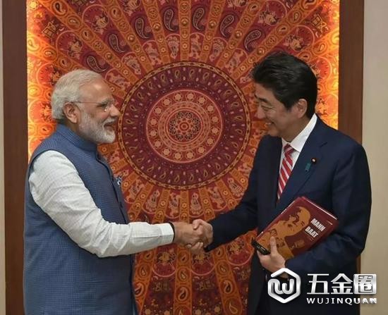 資料圖片：2017年9月，印度總理莫迪會見日本首相安倍晉三。（法新社）