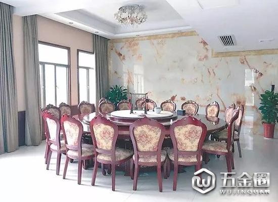 湖南省安化縣公安局食堂包間。 圖片來源：中國(guó)紀(jì)檢監(jiān)察報(bào)