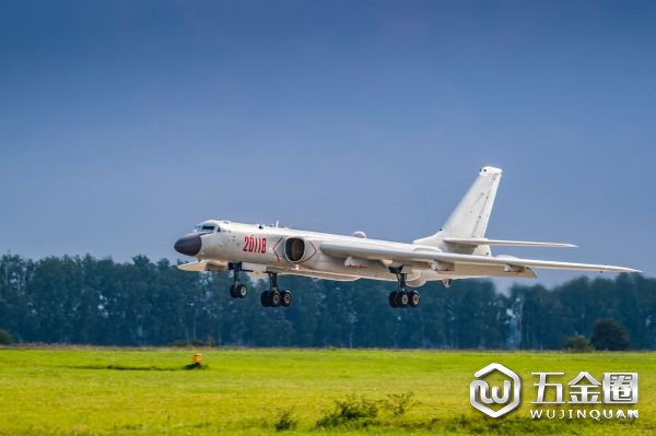 圖為轟-6K轟炸機(jī)。新華社