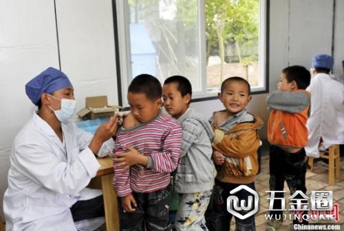 資料圖：兒童正在接種疫苗。中新社發(fā) 安源 攝