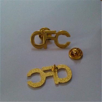 廠家定制鋅合金鏤空字母徽章 鑲鉆愛(ài)心徽章定制 高級(jí)卡帽徽章