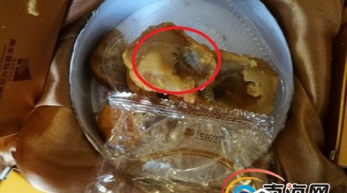 ?？诳的昊使诰频晟a(chǎn)的月餅發(fā)霉？ 酒店方：可能與消費者儲存不當有關(guān)