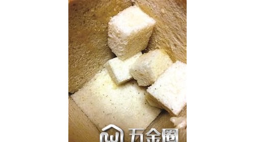 綠茶餐廳招牌菜“面包誘惑”長(zhǎng)霉  店長(zhǎng)稱系供貨商的食材有問(wèn)題并10倍賠償