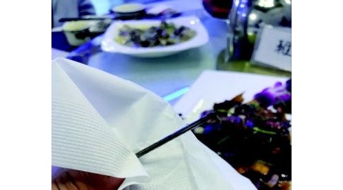市民淄博好友家餐廳吃飯 豆腐絲中竟吃出四五厘米長(zhǎng)“鐵釘”