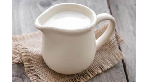 廈門：網(wǎng)購牛奶還未過期打開一看“結(jié)塊”了