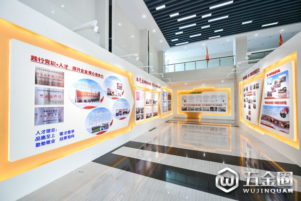來(lái)訪嘉賓參觀遠(yuǎn)東福斯特展廳