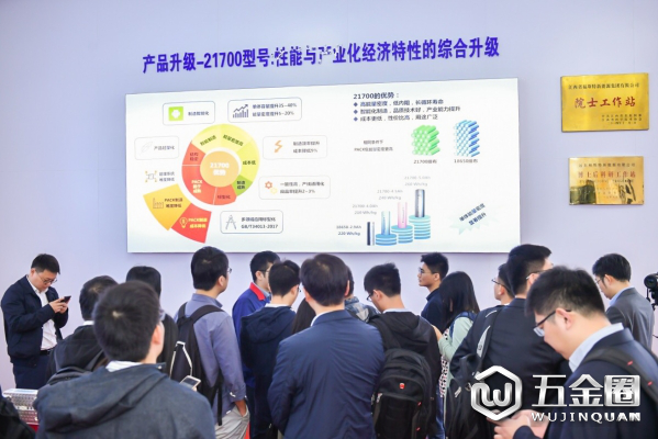 來(lái)訪嘉賓參觀遠(yuǎn)東福斯特展廳