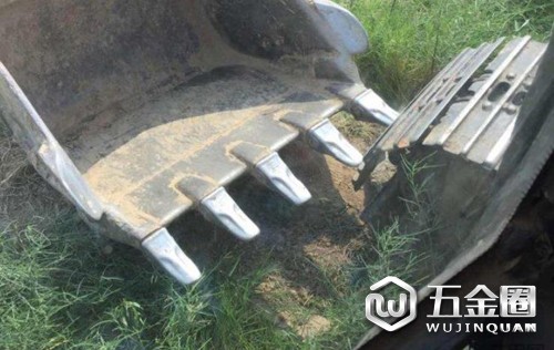 挖掘機(jī)為何會(huì)掉鏈子？如何輕松解決“出軌”？