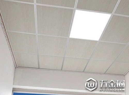 衛(wèi)生間鋁扣板吊頂?shù)倪x購(gòu) 鋁扣板吊頂安裝注意事項(xiàng)