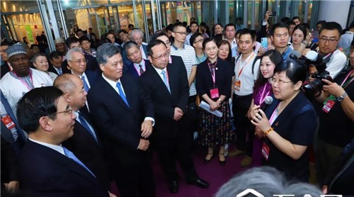 【聚焦中博會】工業(yè)和信息化部苗圩部長、王江平副部長等領(lǐng)導(dǎo)親切會見領(lǐng)軍企業(yè)家代表
