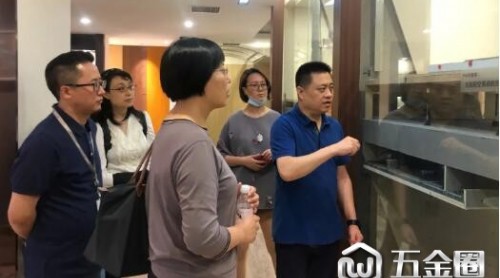 南京市政府客人到少海匯考察 海驪裝配宅成關(guān)注重點